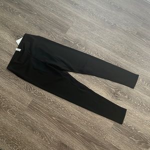 NWOT Align 25” Black Fitted Leggings, 6